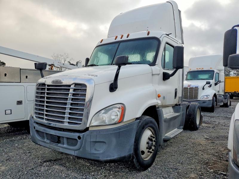 2016 Freightliner Cascadia 1 მანქანა იყიდება აუქციონზე, vin: 1FUBGEDV3GLHC5616, აუქციონის ნომერი: 77429025