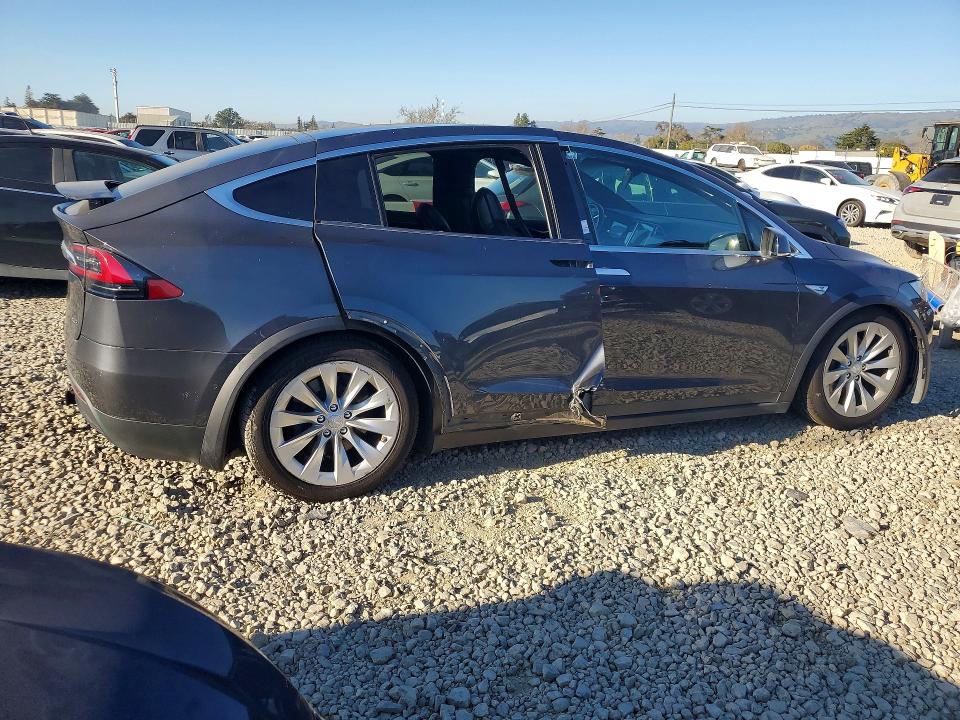 Продажа на аукционе авто 2016 Tesla Model X, vin: 5YJXCAE24GF017840, номер лота: 74421775