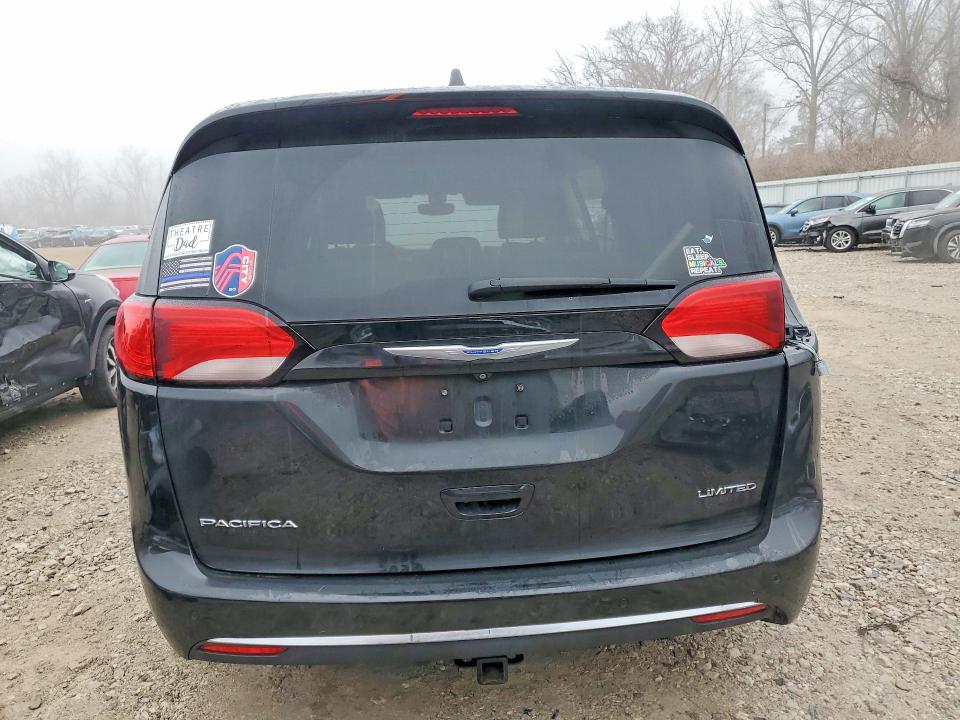 77721065 :رقم المزاد ، 2C4RC1GG2JR321682 vin ، 2018 Chrysler Pacifica مزاد بيع