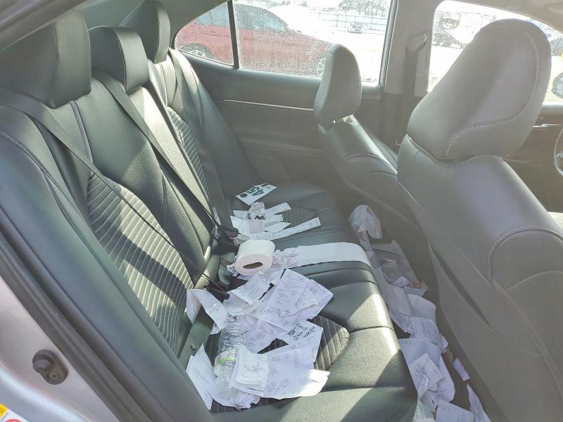 75883915 :رقم المزاد ، 4T1B11HK4KU692384 vin ، 2019 Toyota Camry مزاد بيع