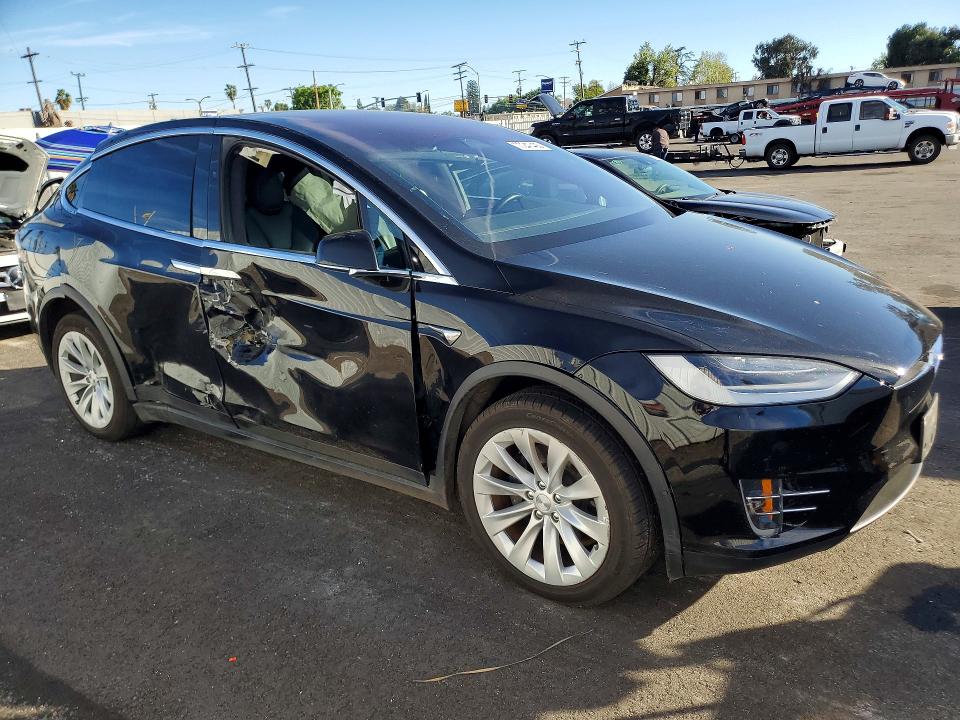 77247405 :رقم المزاد ، 5YJXCDE26LF263834 vin ، 2020 Tesla Model X مزاد بيع