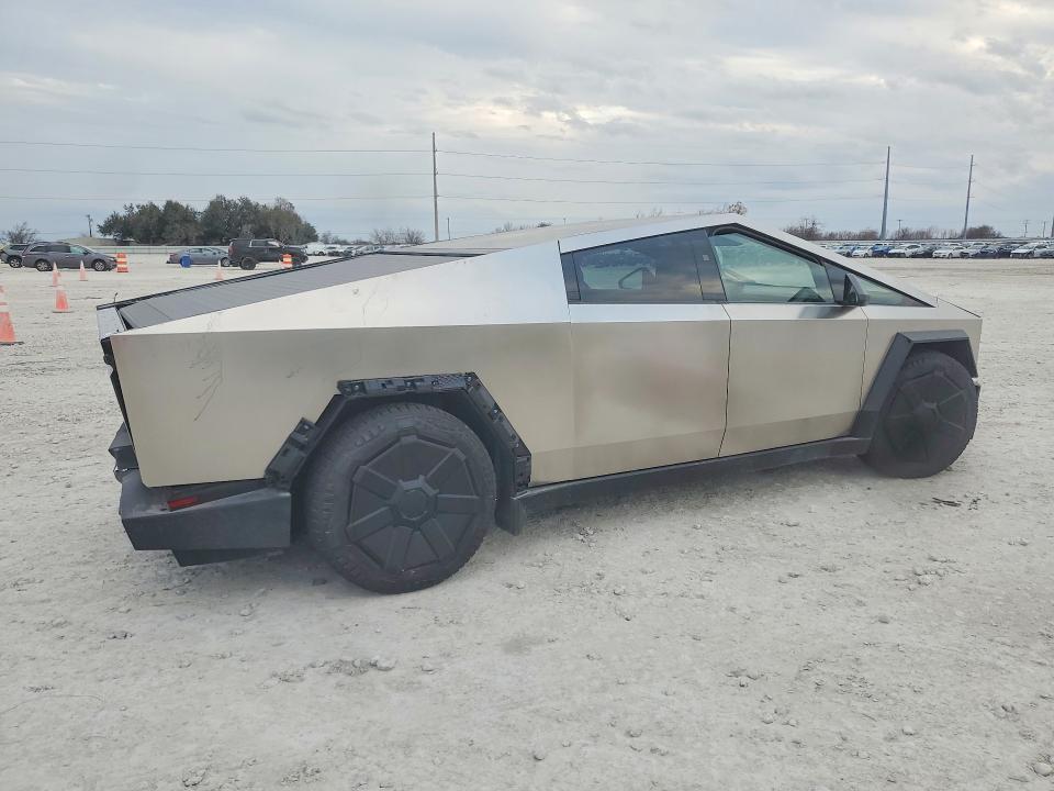 73372385 :رقم المزاد ، 7G2CEHED6SA076023 vin ، 2025 Tesla Cybertruck مزاد بيع
