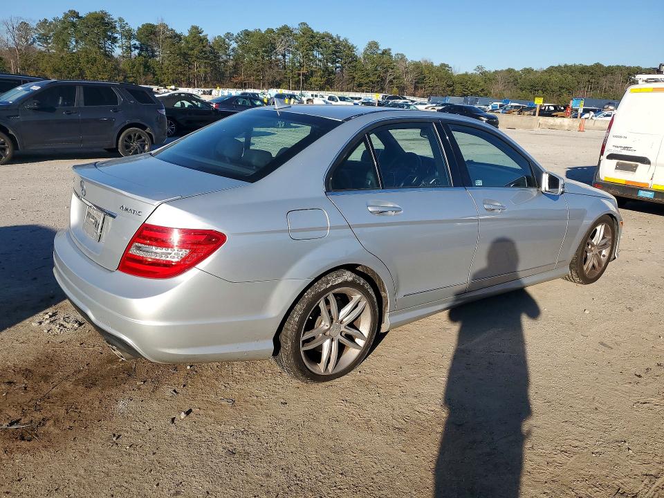 Продажа на аукционе авто 2012 Mercedes-benz C, vin: WDDGF8BB1CR209215, номер лота: 62087146