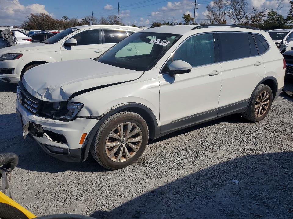 76216455 :رقم المزاد ، 3VV3B7AXXJM026682 vin ، 2018 Volkswagen Tiguan مزاد بيع