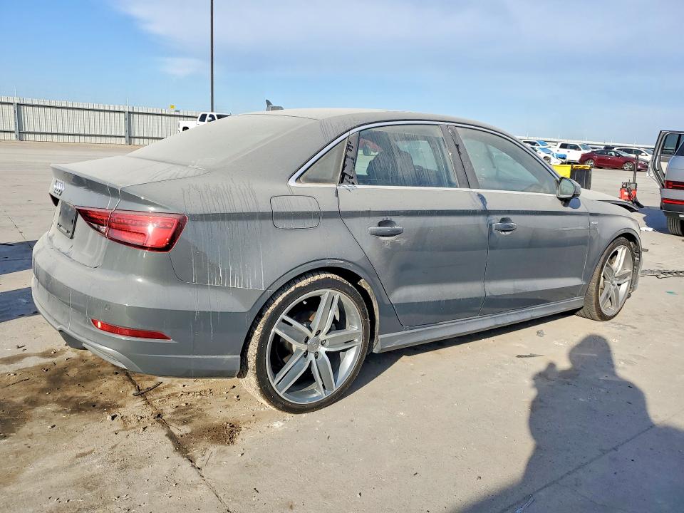 Продаж на аукціоні авто 2018 Audi A3, vin: WAUGUGFF8J1073908, номер лоту: 76938585