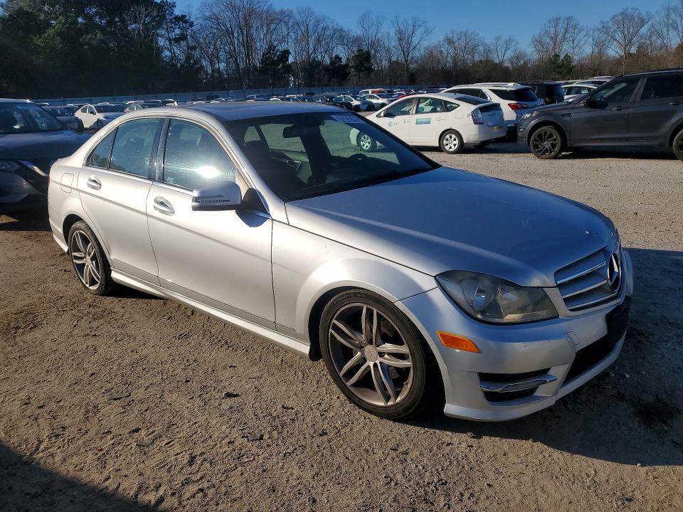 Продажа на аукционе авто 2012 Mercedes-benz C, vin: WDDGF8BB1CR209215, номер лота: 62087146