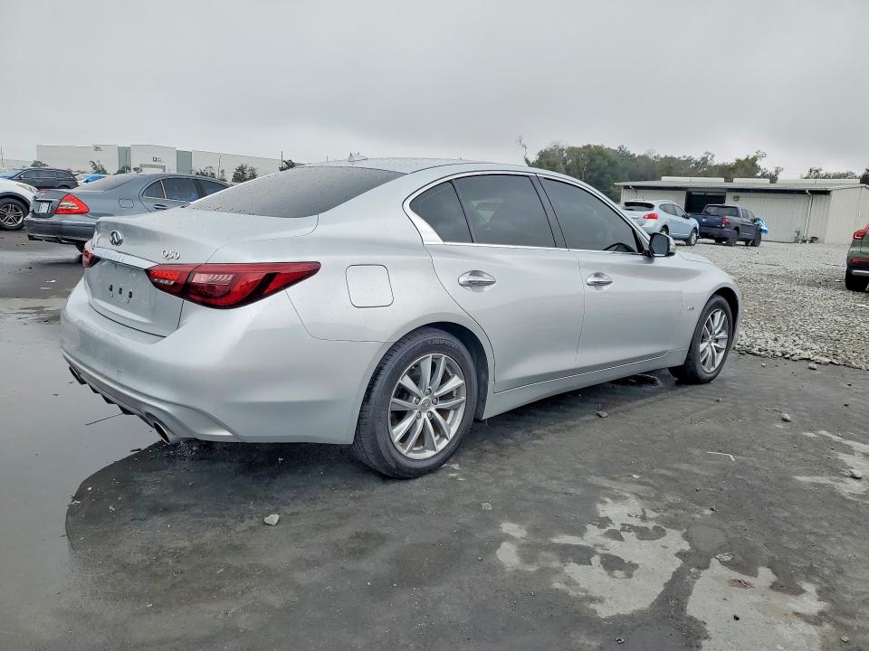 76393935 :رقم المزاد ، JN1CV7AP6JM240198 vin ، 2018 Infiniti Q50 مزاد بيع