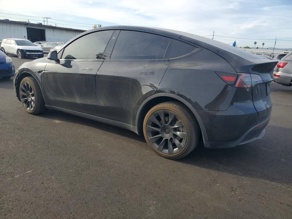 76613795 :رقم المزاد ، 7SAYGDEEXSF305846 vin ، 2025 Tesla Model Y مزاد بيع