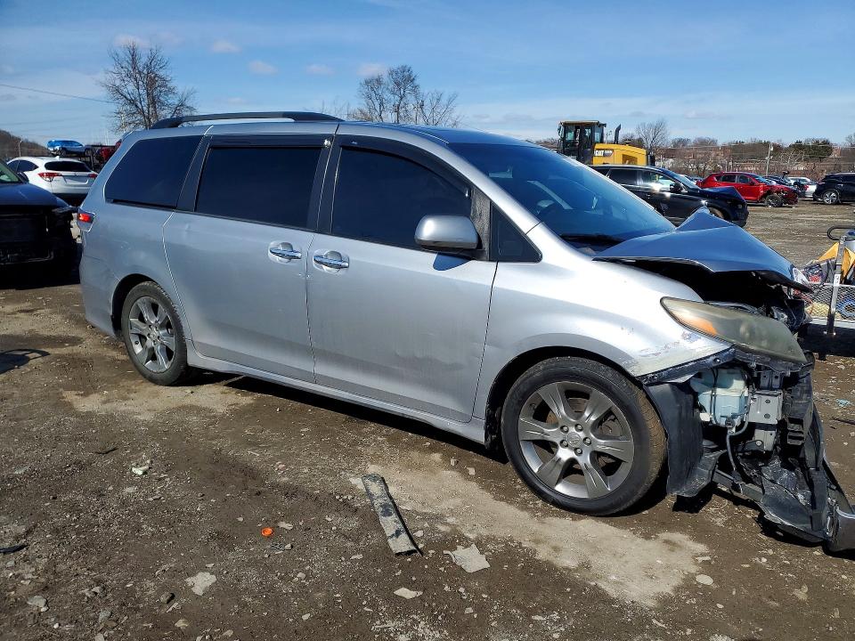 2015 Toyota Sienna მანქანა იყიდება აუქციონზე, vin: 5TDXK3DC2FS542205, აუქციონის ნომერი: 78779205