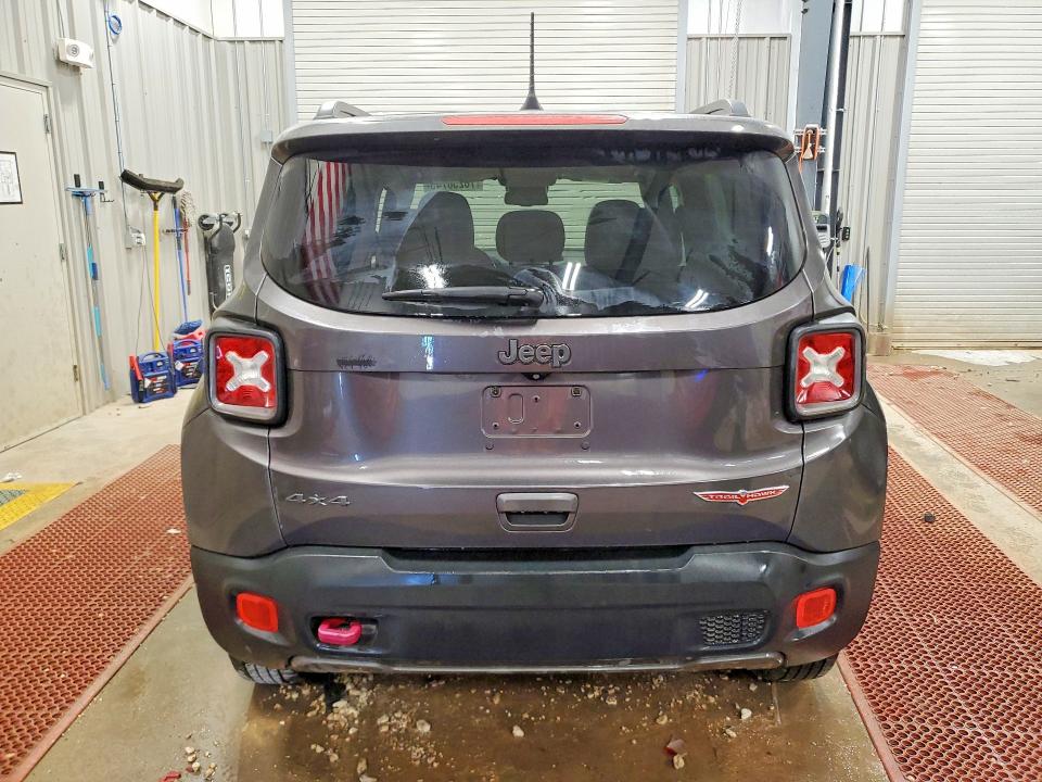 76258745 :رقم المزاد ، ZACCJBCB3JPH69087 vin ، 2018 Jeep Renegade مزاد بيع