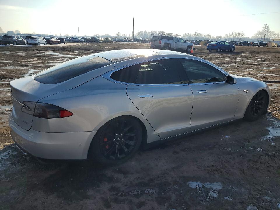 Продажа на аукционе авто 2015 Tesla Model S, vin: 5YJSA1E4XFF116419, номер лота: 79233635