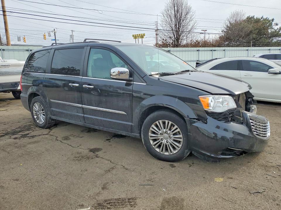 77076085 :رقم المزاد ، 2C4RC1CG2FR675456 vin ، 2015 Chrysler Town & Country مزاد بيع