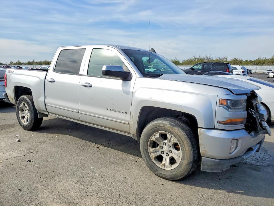Продаж на аукціоні авто 2018 Chevrolet Silverado, vin: 3GCUKREC6JG637040, номер лоту: 79042065