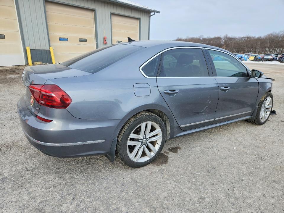 77145175 :رقم المزاد ، 1VWGT7A35HC038175 vin ، 2017 Volkswagen Passat مزاد بيع