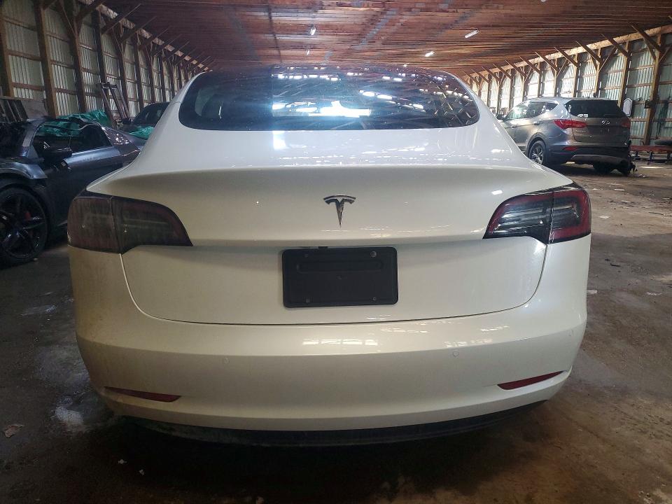 72162025 :رقم المزاد ، 5YJ3E1EAXMF985923 vin ، 2021 Tesla Model 3 مزاد بيع