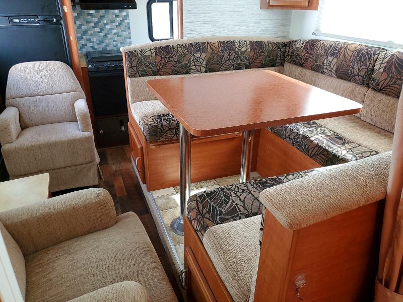 2012 Lance Camper მანქანა იყიდება აუქციონზე, vin: 1L9TS2220CL311717, აუქციონის ნომერი: 78775545