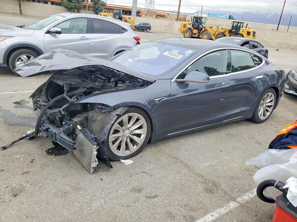 Продажа на аукционе авто 2018 Tesla Model S, vin: 5YJSA1E20JF282651, номер лота: 76983835