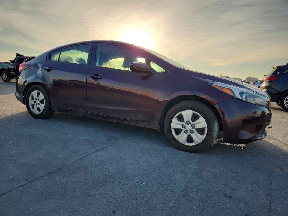 2017 Kia Forte მანქანა იყიდება აუქციონზე, vin: 3KPFK4A70HE142777, აუქციონის ნომერი: 78306305