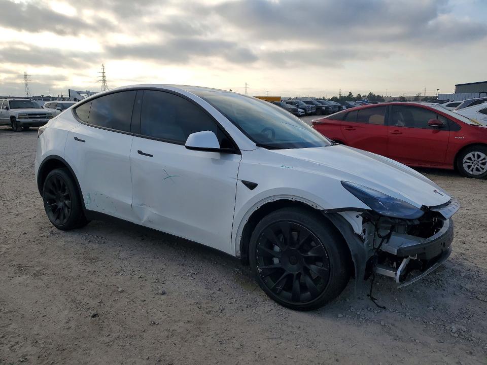 77210735 :رقم المزاد ، 7SAYGAEE4RF064925 vin ، 2024 Tesla Model Y مزاد بيع