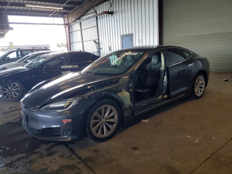 77611255 :رقم المزاد ، 5YJSA1E11HF207300 vin ، 2017 Tesla Model S مزاد بيع