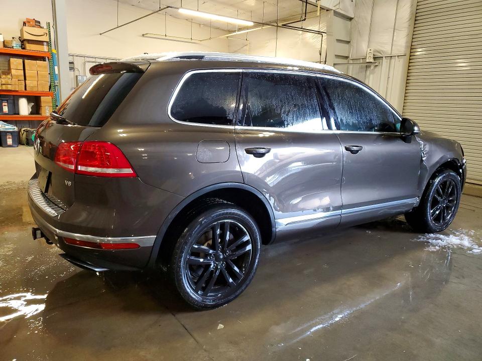 2015 Volkswagen Touareg მანქანა იყიდება აუქციონზე, vin: WVGEF9BP8FD006824, აუქციონის ნომერი: 77630645
