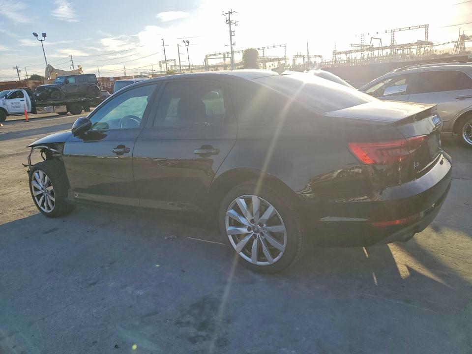 77426935 :رقم المزاد ، WAUGMAF44HN072172 vin ، 2017 Audi A4 مزاد بيع