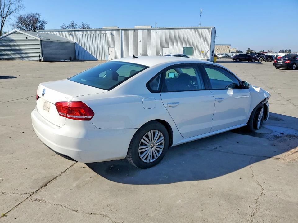 76029285 :رقم المزاد ، 1VWAT7A31FC077736 vin ، 2015 Volkswagen Passat مزاد بيع