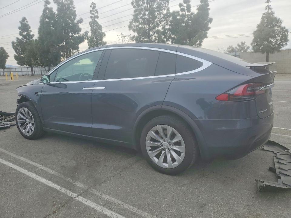 76589295 :رقم المزاد ، 5YJXCAE23JF121193 vin ، 2018 Tesla Model X مزاد بيع