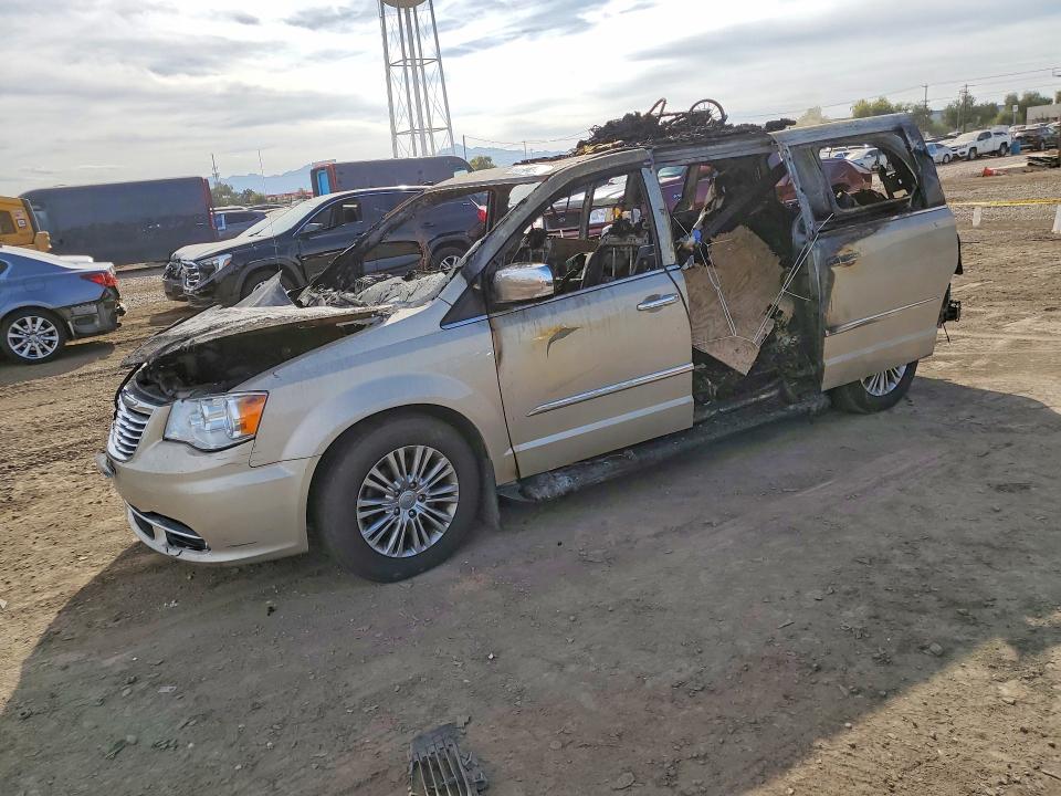 76744245 :رقم المزاد ، 2C4RC1CGXFR700460 vin ، 2015 Chrysler Town & Country مزاد بيع