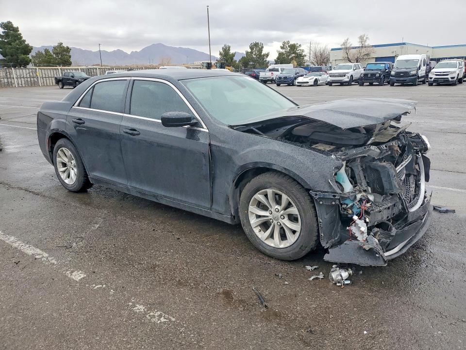 Продажа на аукционе авто 2015 Chrysler 300, vin: 2C3CCAAG0FH785943, номер лота: 77604015