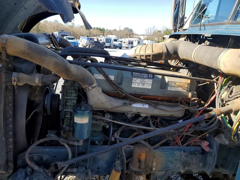 78091025 :رقم المزاد ، 1FUJAPCG81LH24095 vin ، 2001 Freightliner Fld132 مزاد بيع
