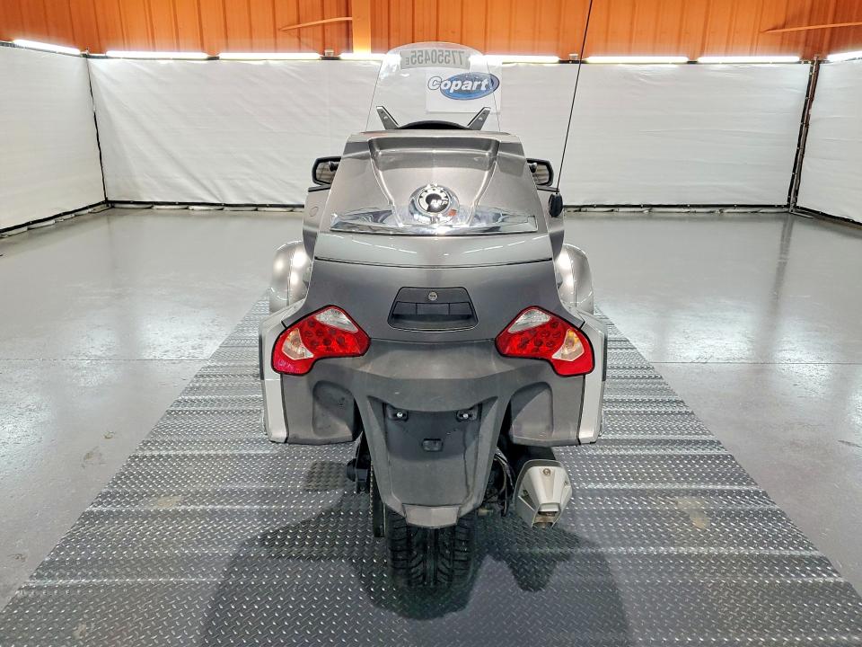 77550455 :رقم المزاد ، 2BXJBWC18BV002102 vin ، 2011 Can-am Spyder Roadster مزاد بيع