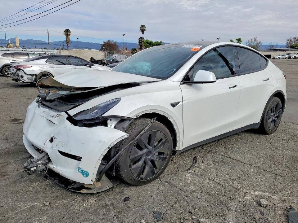 75709085 :رقم المزاد ، 7SAYGDEE0SF267799 vin ، 2025 Tesla Model Y مزاد بيع