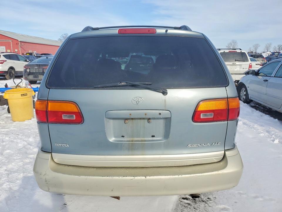 78651715 :رقم المزاد ، 4T3ZF13C4YU273211 vin ، 2000 Toyota Sienna مزاد بيع
