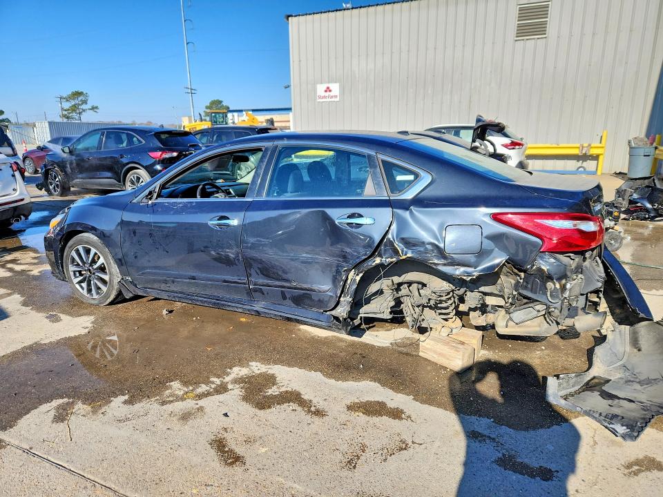 2016 Nissan Altima მანქანა იყიდება აუქციონზე, vin: 1N4AL3AP7GC143986, აუქციონის ნომერი: 75797305