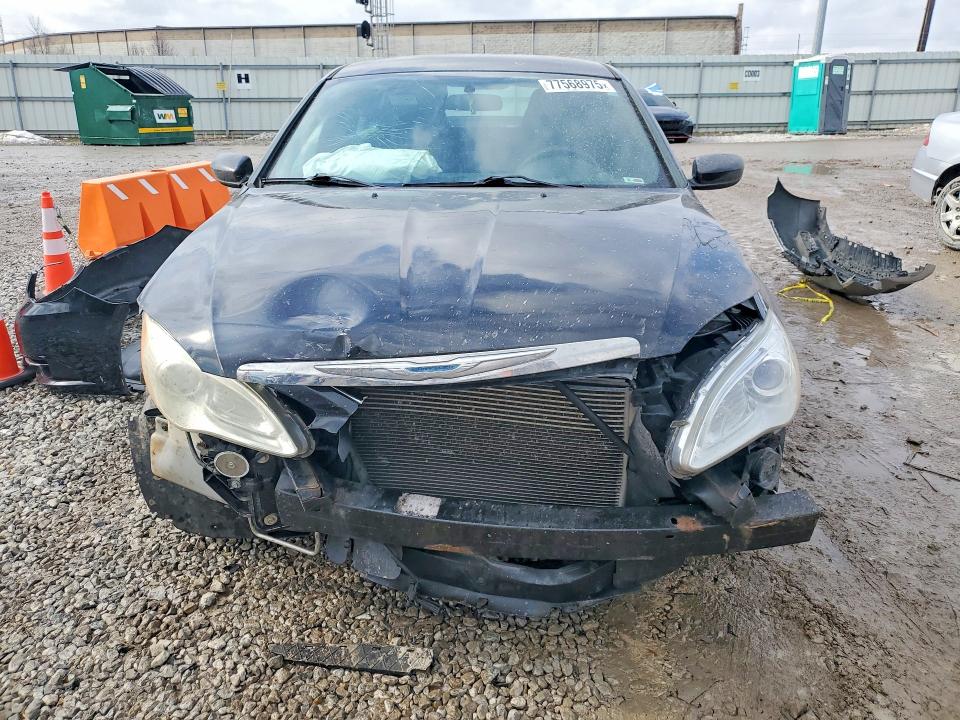 77568975 :رقم المزاد ، 1C3CCBAB0EN122498 vin ، 2014 Chrysler 200 مزاد بيع