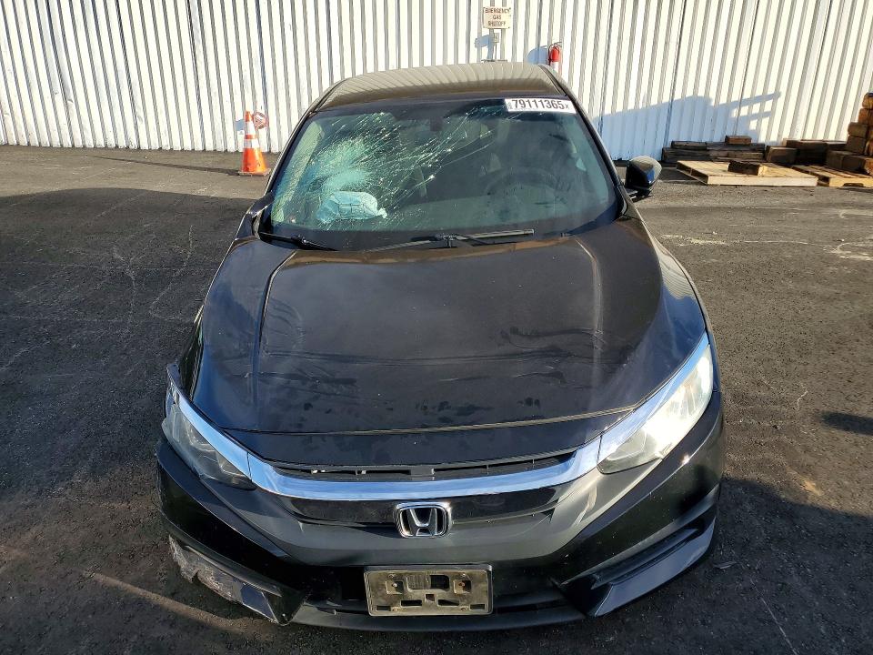 79111365 :رقم المزاد ، 2HGFC2F56JH511825 vin ، 2018 Honda Civic مزاد بيع