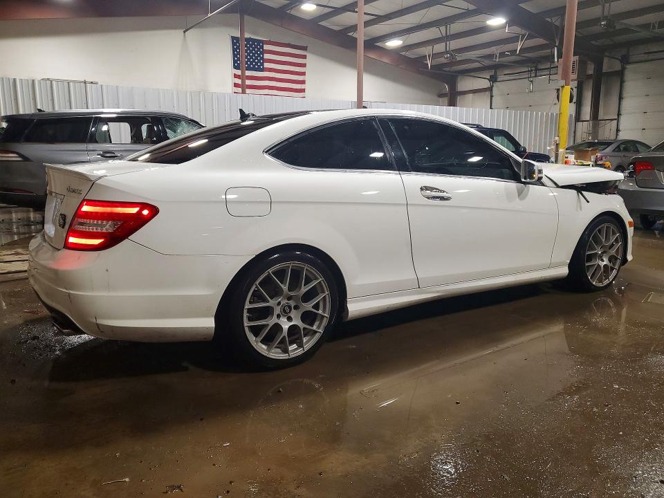 2015 Mercedes-benz C მანქანა იყიდება აუქციონზე, vin: WDDGJ8JB6FG410804, აუქციონის ნომერი: 75744985
