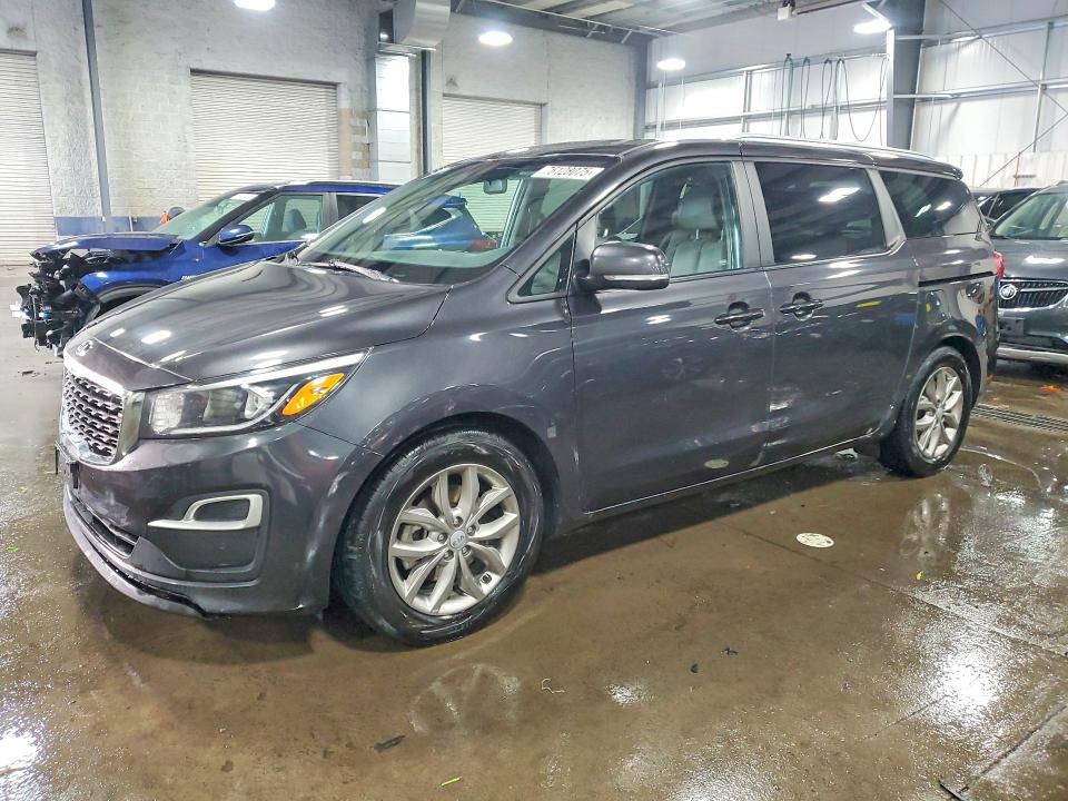 2021 Kia Sedona მანქანა იყიდება აუქციონზე, vin: KNDMB5C13M6674174, აუქციონის ნომერი: 76128075