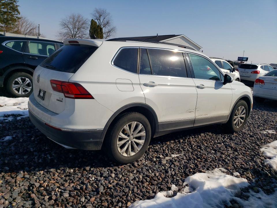 Продажа на аукционе авто 2018 Volkswagen Tiguan, vin: 3VV2B7AX7JM080260, номер лота: 76136815