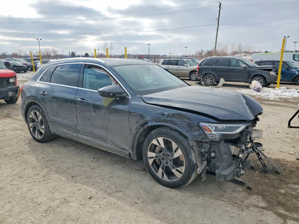 2022 Audi E-tron მანქანა იყიდება აუქციონზე, vin: WA1LAAGE1NB014657, აუქციონის ნომერი: 79069905