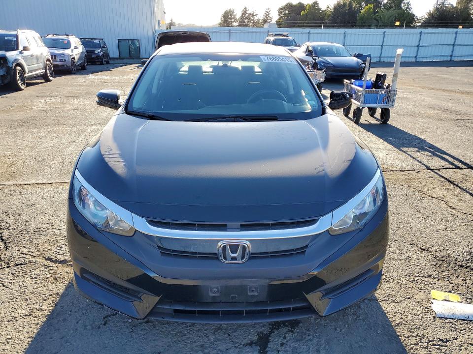 Продажа на аукционе авто 2018 Honda Civic, vin: 2HGFC2F72JH562790, номер лота: 76805415