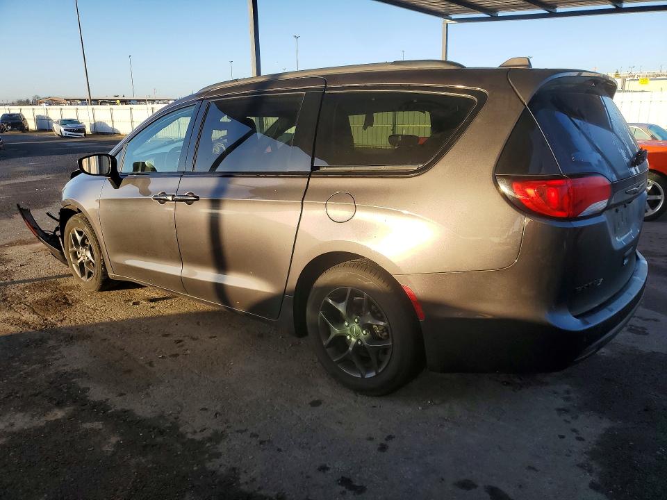 77232995 :رقم المزاد ، 2C4RC1BG4JR198250 vin ، 2018 Chrysler Pacifica مزاد بيع