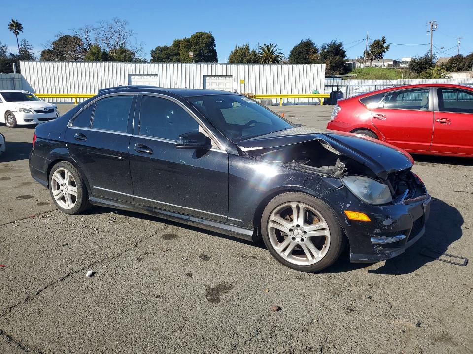 2013 Mercedes-benz C მანქანა იყიდება აუქციონზე, vin: WDDGF4HB7DA796570, აუქციონის ნომერი: 75474445