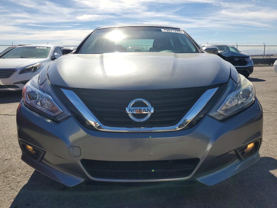 Продаж на аукціоні авто 2018 Nissan Altima, vin: 1N4AL3AP0JC215327, номер лоту: 79041225