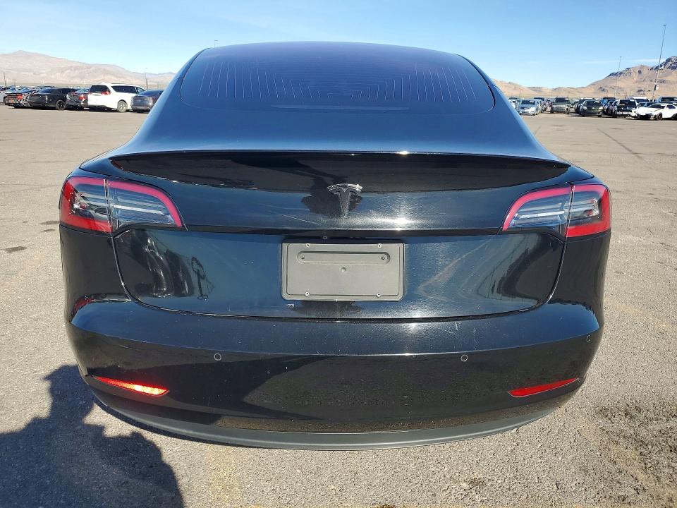 79226255 :رقم المزاد ، 5YJ3E1EA0JF016160 vin ، 2018 Tesla Model 3 مزاد بيع