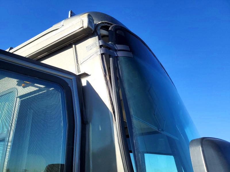 76390315 :رقم المزاد ، 4UZAB2DC06CW98661 vin ، 2006 Freightliner Chassis X مزاد بيع