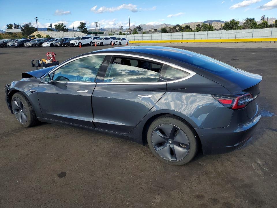78172845 :رقم المزاد ، 5YJ3E1EA8JF077689 vin ، 2018 Tesla Model 3 مزاد بيع
