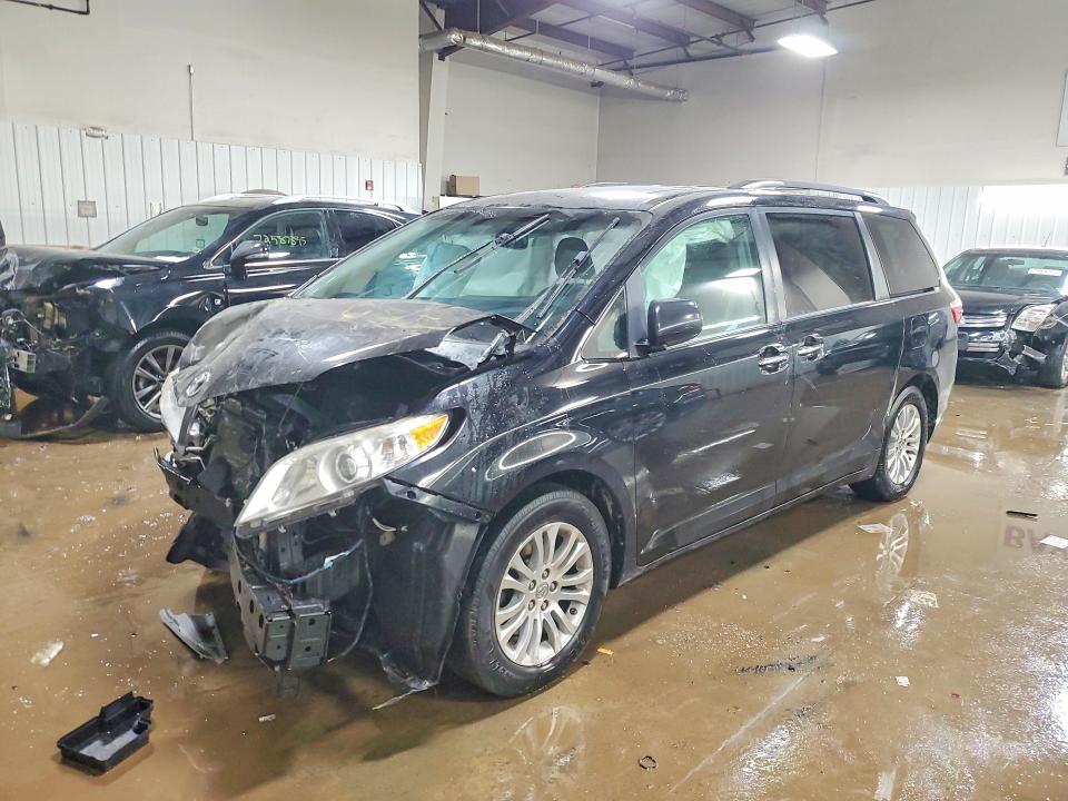 Auction sale of the 2016 Toyota Sienna, vin: 5TDYK3DC6GS721966, lot number: 75354915