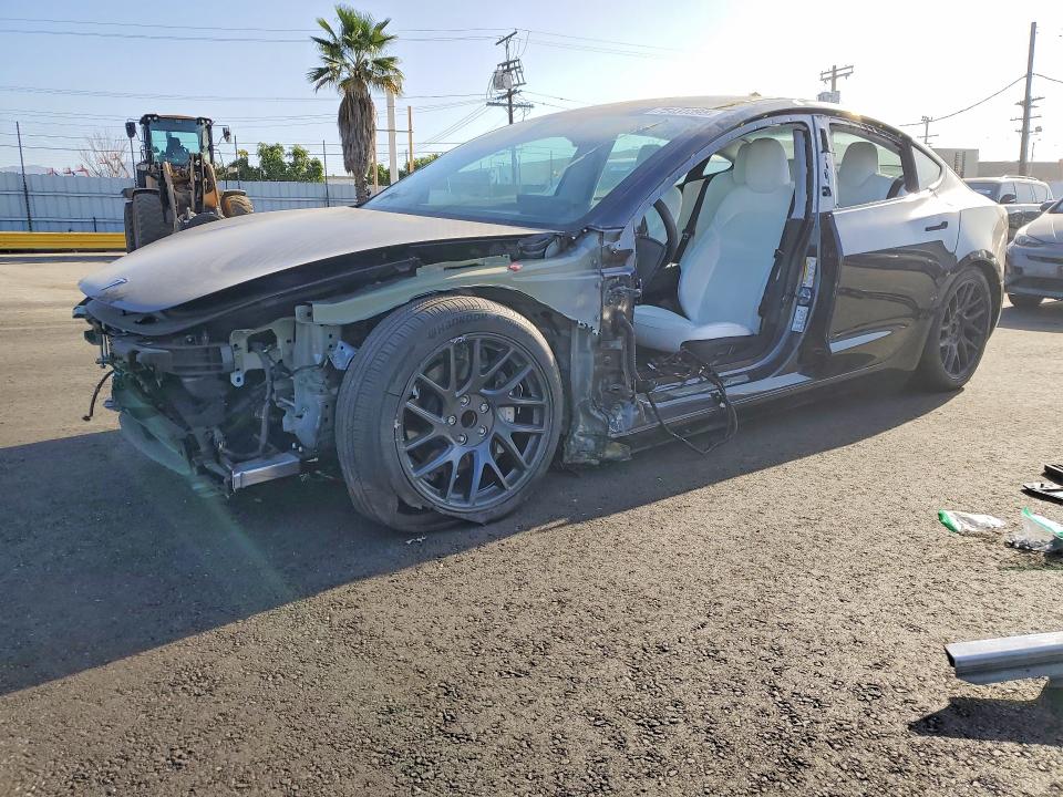 2025 Tesla Model 3 მანქანა იყიდება აუქციონზე, vin: 5YJ3E1EA3SF983718, აუქციონის ნომერი: 75431395